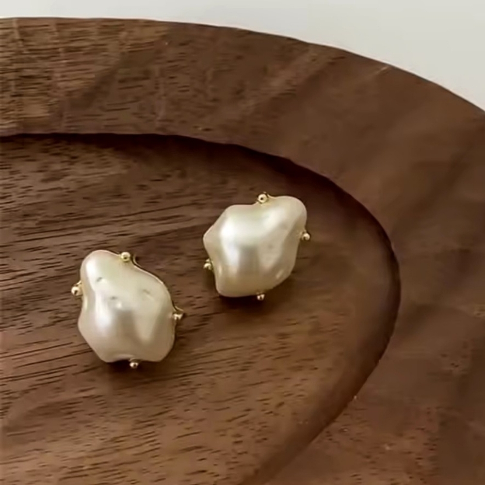 Asymmetrical faux pearl elegant stud earrings; nwot